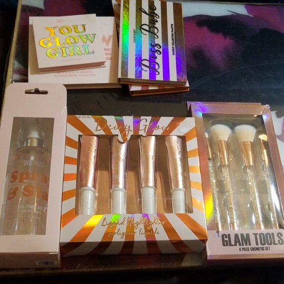 Huge Rose Gold Makeup Set - Picture 4 of 5